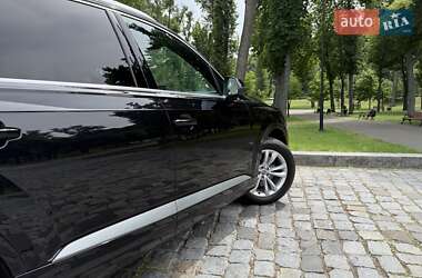 Позашляховик / Кросовер Audi Q7 2016 в 