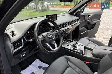 Позашляховик / Кросовер Audi Q7 2016 в 