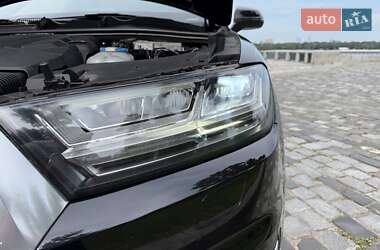 Позашляховик / Кросовер Audi Q7 2016 в 