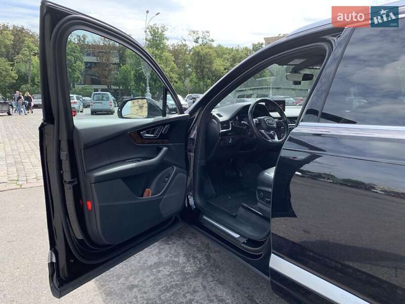 Внедорожник / Кроссовер Audi Q7 2017 в Харькове