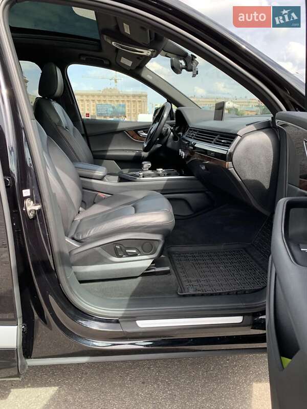 Внедорожник / Кроссовер Audi Q7 2017 в Харькове