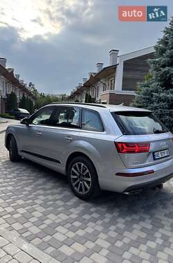 Внедорожник / Кроссовер Audi Q7 2016 в 