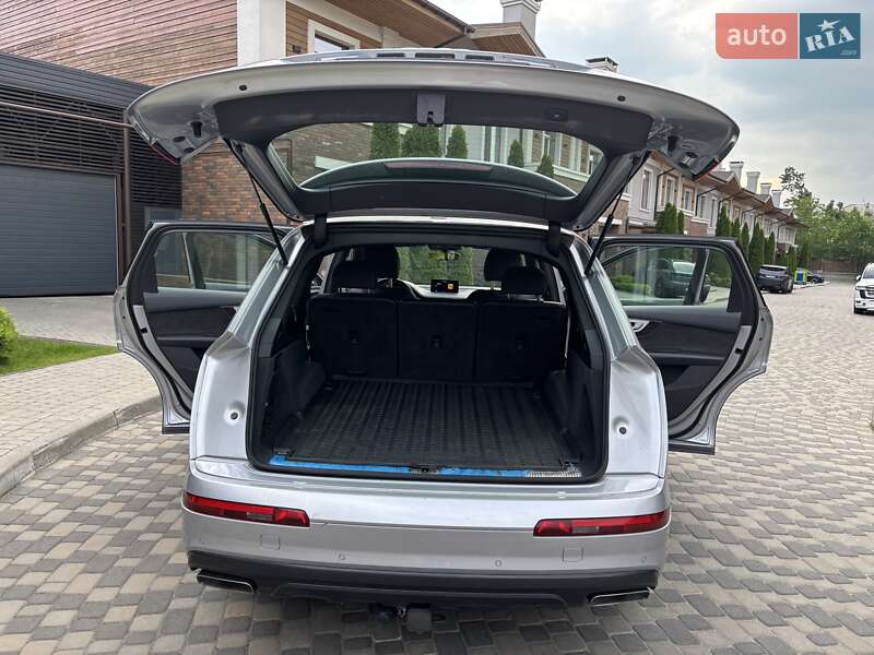 Позашляховик / Кросовер Audi Q7 2016 в Дніпрі