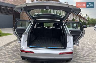 Внедорожник / Кроссовер Audi Q7 2016 в 