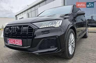 Позашляховик / Кросовер Audi Q7 2020 в 
