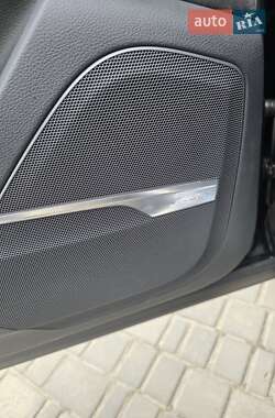 Позашляховик / Кросовер Audi Q7 2020 в 