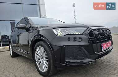 Позашляховик / Кросовер Audi Q7 2020 в 