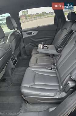 Позашляховик / Кросовер Audi Q7 2020 в 