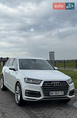 Позашляховик / Кросовер Audi Q7 2016 в Рівному