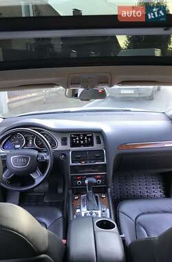 Позашляховик / Кросовер Audi Q7 2015 в 