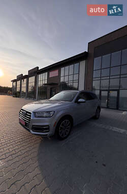 Внедорожник / Кроссовер Audi Q7 2017 в 