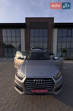 Внедорожник / Кроссовер Audi Q7 2017 в 