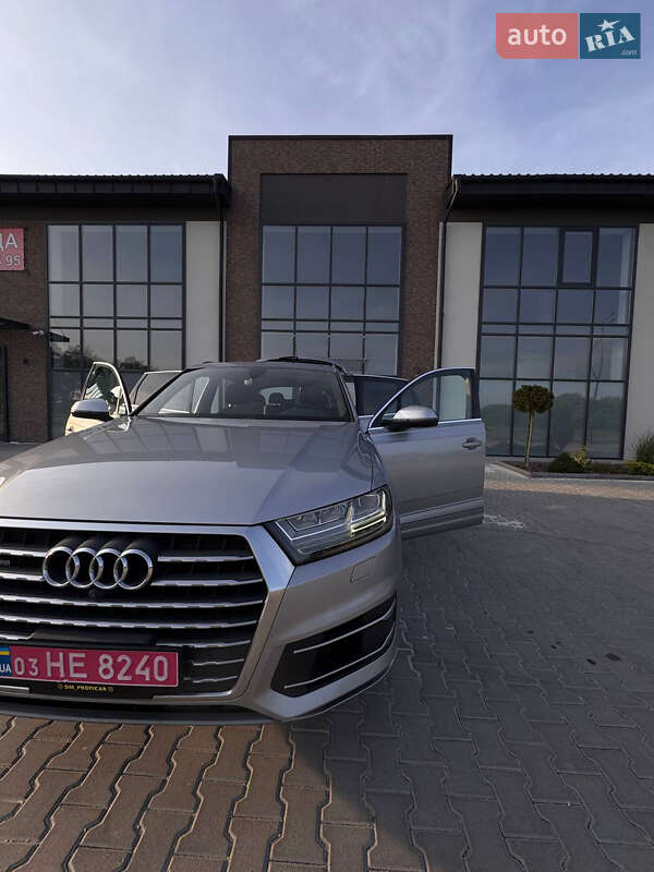 Позашляховик / Кросовер Audi Q7 2017 в Тернополі