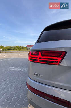Внедорожник / Кроссовер Audi Q7 2017 в 