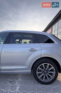 Внедорожник / Кроссовер Audi Q7 2017 в 