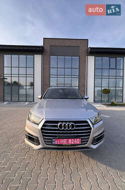 Внедорожник / Кроссовер Audi Q7 2017 в 
