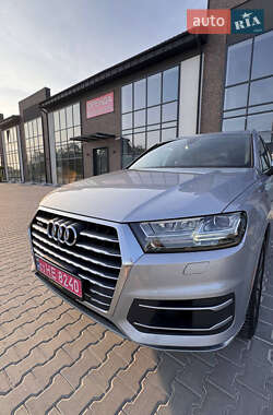 Внедорожник / Кроссовер Audi Q7 2017 в 