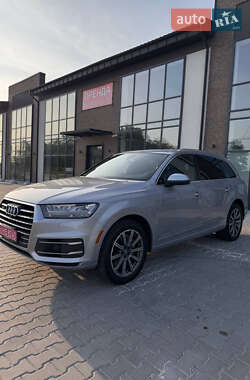 Внедорожник / Кроссовер Audi Q7 2017 в 