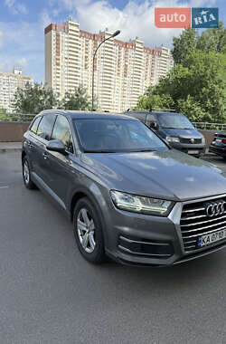 Внедорожник / Кроссовер Audi Q7 2015 в 