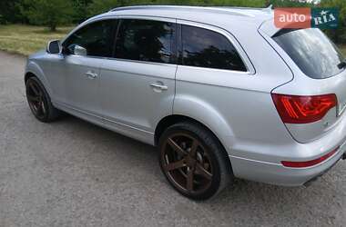 Позашляховик / Кросовер Audi Q7 2010 в 