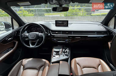 Внедорожник / Кроссовер Audi Q7 2016 в 