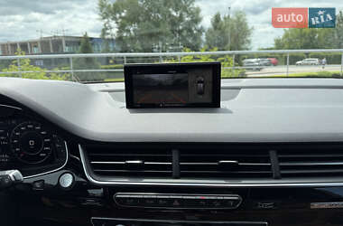 Внедорожник / Кроссовер Audi Q7 2016 в 