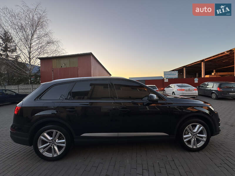 Позашляховик / Кросовер Audi Q7 2015 в Володимирі