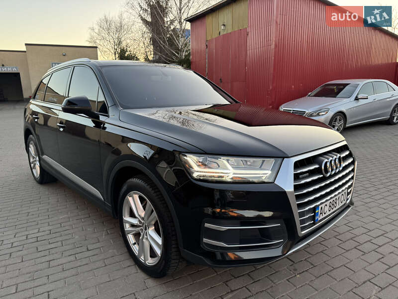 Позашляховик / Кросовер Audi Q7 2015 в Володимирі