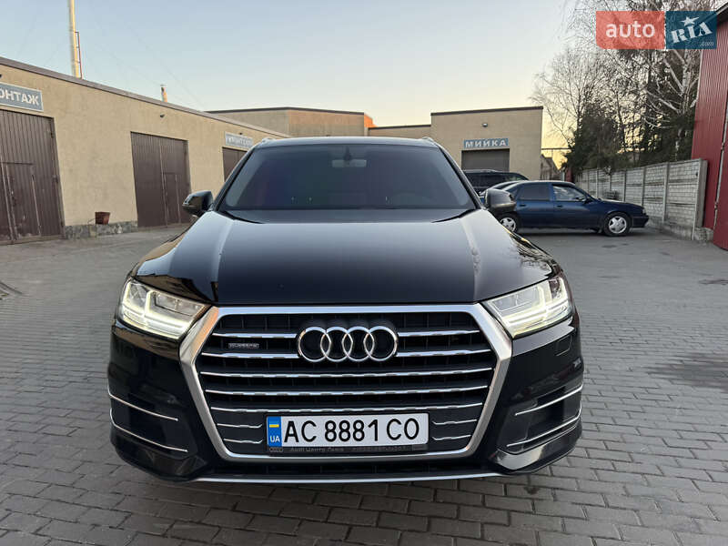 Позашляховик / Кросовер Audi Q7 2015 в Володимирі