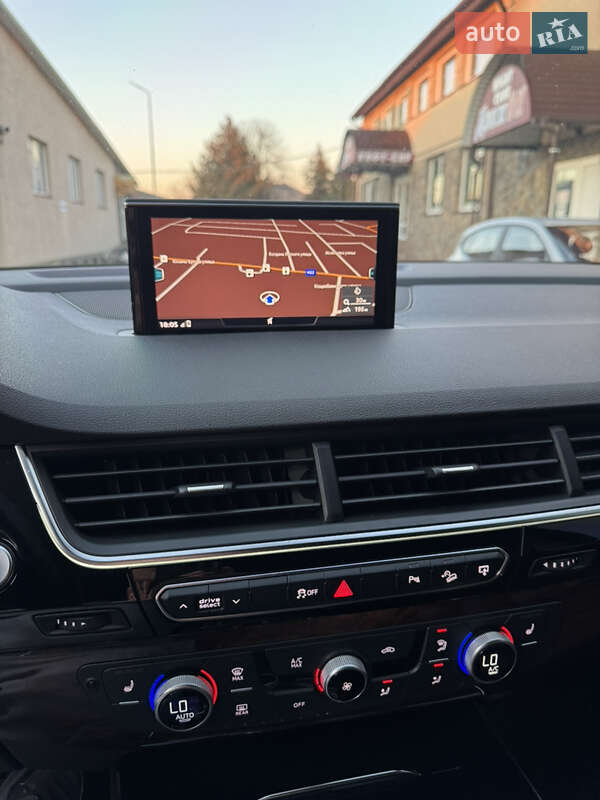 Позашляховик / Кросовер Audi Q7 2015 в Володимирі