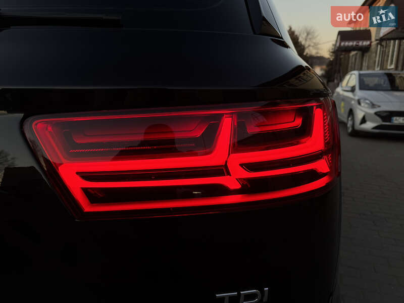 Позашляховик / Кросовер Audi Q7 2015 в Володимирі