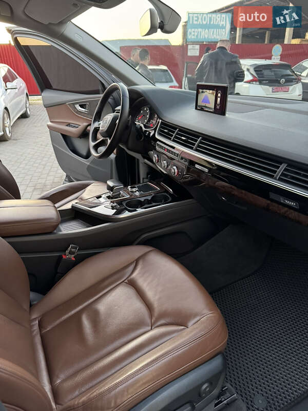 Позашляховик / Кросовер Audi Q7 2015 в Володимирі