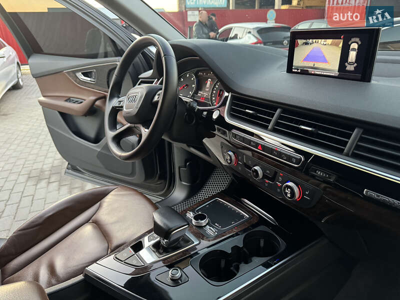 Позашляховик / Кросовер Audi Q7 2015 в Володимирі