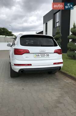 Внедорожник / Кроссовер Audi Q7 2012 в 