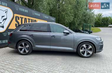 Внедорожник / Кроссовер Audi Q7 2016 в 