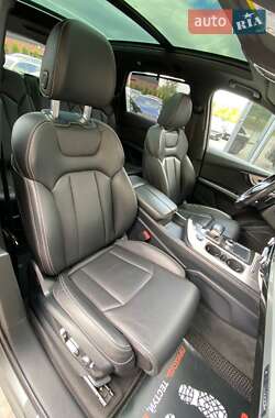 Внедорожник / Кроссовер Audi Q7 2016 в 