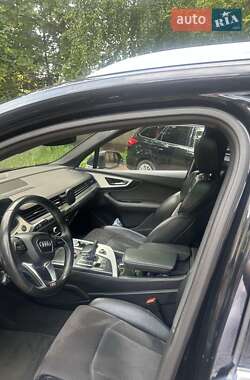 Внедорожник / Кроссовер Audi Q7 2016 в 