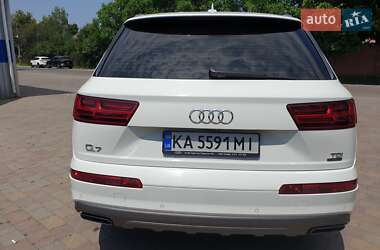 Внедорожник / Кроссовер Audi Q7 2017 в 
