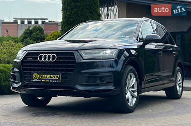 Внедорожник / Кроссовер Audi Q7 2016 в 
