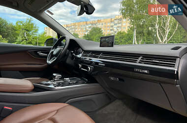 Внедорожник / Кроссовер Audi Q7 2016 в 