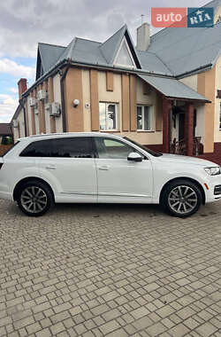 Внедорожник / Кроссовер Audi Q7 2018 в 
