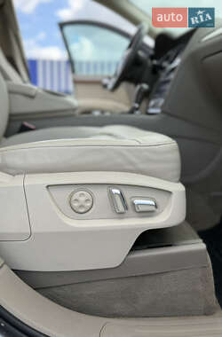 Внедорожник / Кроссовер Audi Q7 2010 в 