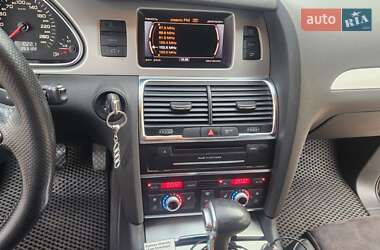 Позашляховик / Кросовер Audi Q7 2011 в 