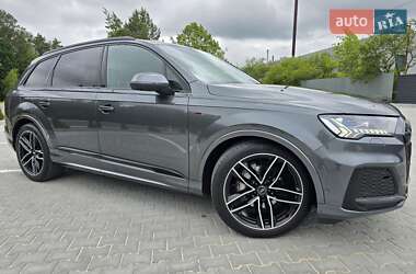 Внедорожник / Кроссовер Audi Q7 2021 в 
