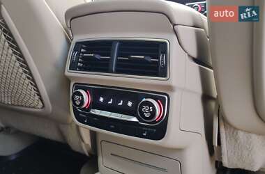 Позашляховик / Кросовер Audi Q7 2016 в 