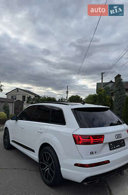 Внедорожник / Кроссовер Audi Q7 2018 в 