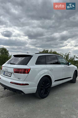 Внедорожник / Кроссовер Audi Q7 2017 в 