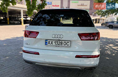 Внедорожник / Кроссовер Audi Q7 2018 в 