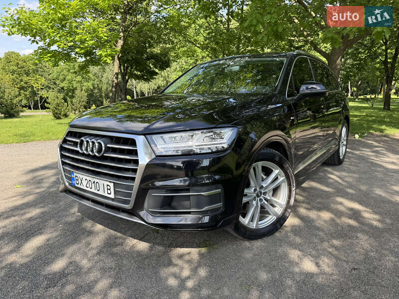Внедорожник / Кроссовер Audi Q7 2015 в 