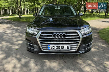 Внедорожник / Кроссовер Audi Q7 2015 в 